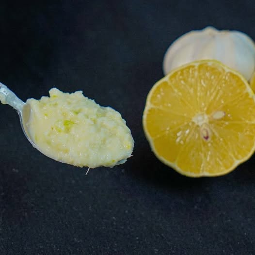 Cleanse Your Body Naturally: A Gentle Recipe with Garlic and Lemon