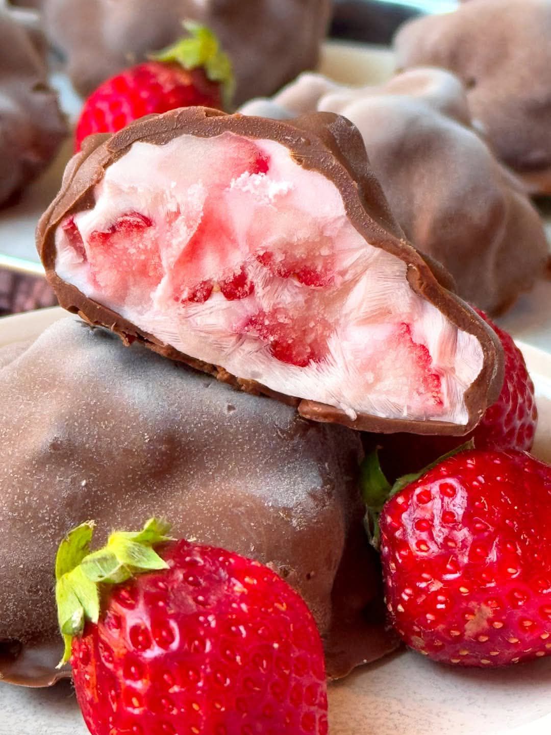 Chocolate Strawberry Clusters