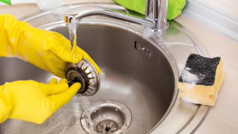 Naturally eliminates bad odors from pipes