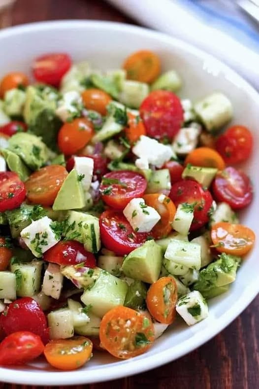 This delicious salad will debloat your stomach and help you lose weight