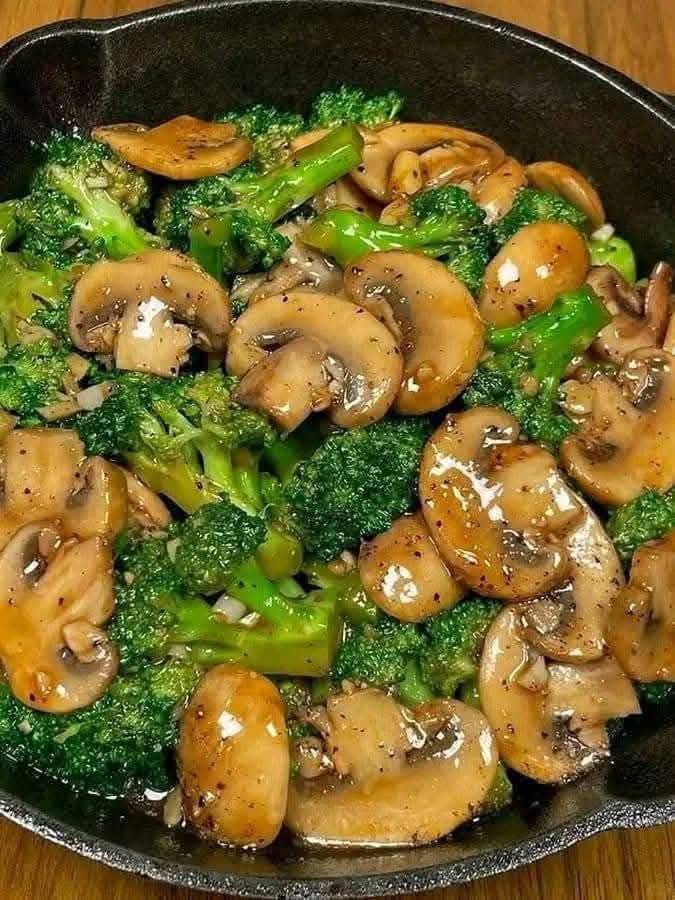 Sautéed Mushroom and Broccoli Stir-Fry: A Simple, Healthy, and Flavorful Dish