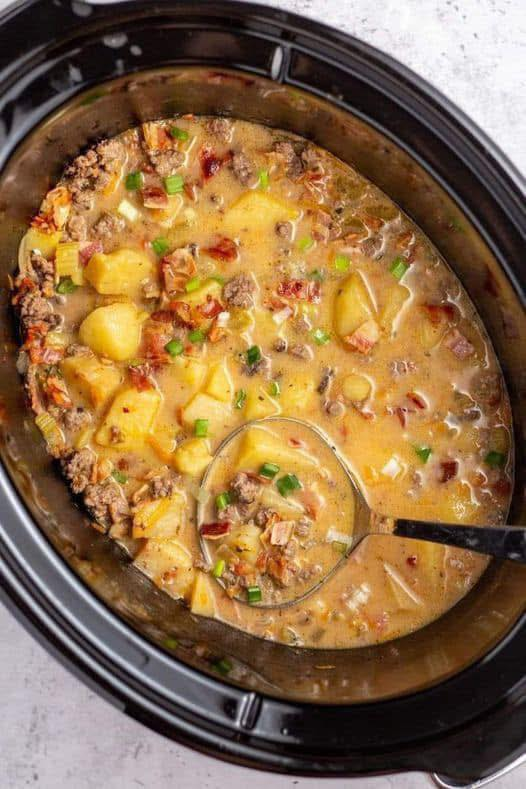 Hearty Slow Cooker Potato and Bacon Soup: The Ultimate Comfort in a Bowl